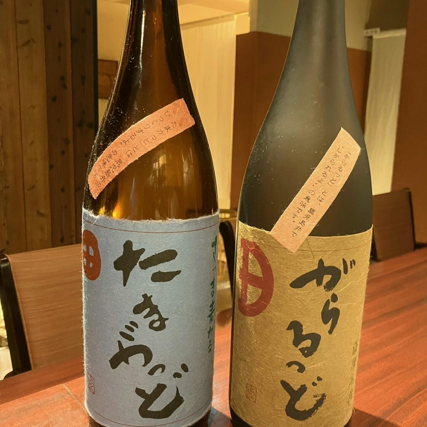 手書きのラベルの焼酎の瓶